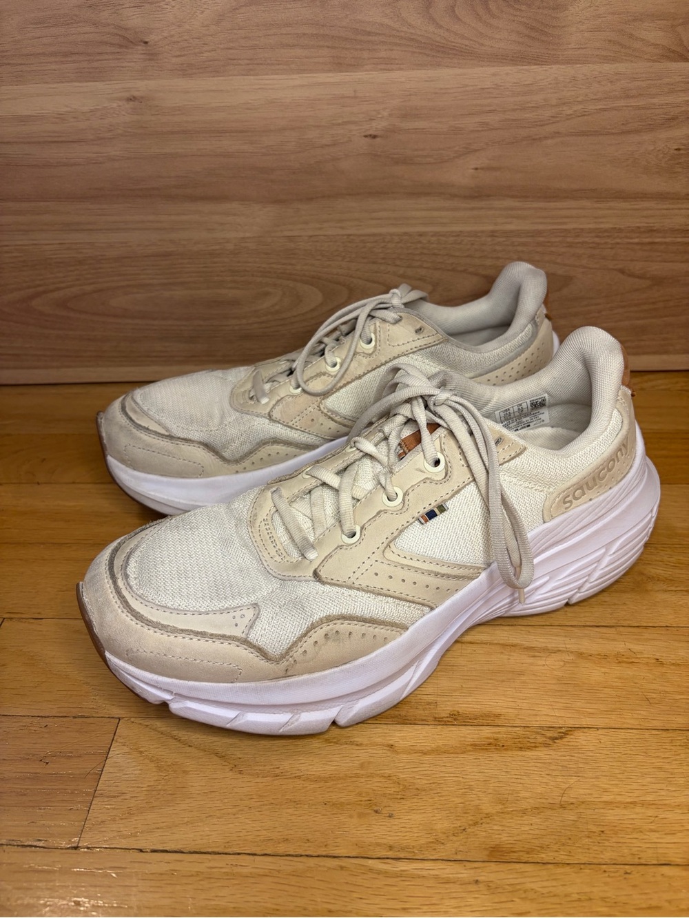 Saucony Guide Metro Sneakers in Cream - Size 10.5